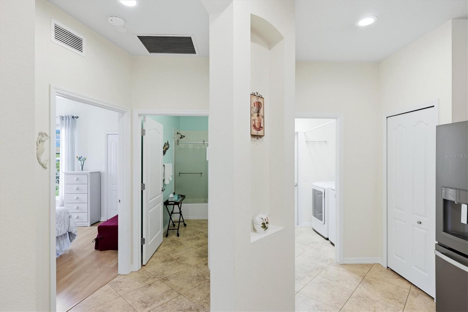 PELICAN POINTE GOLF & COUNTRY CLUB - Residential