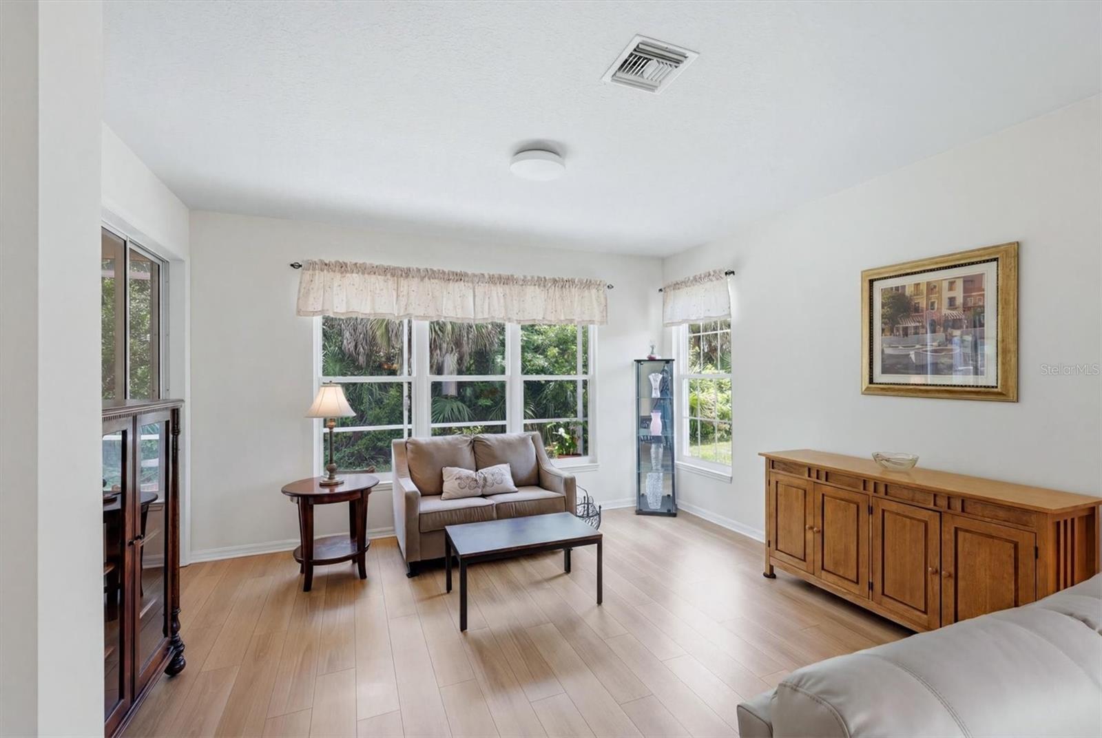 PELICAN POINTE GOLF & COUNTRY CLUB - Residential