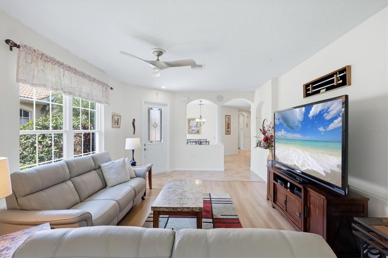PELICAN POINTE GOLF & COUNTRY CLUB - Residential