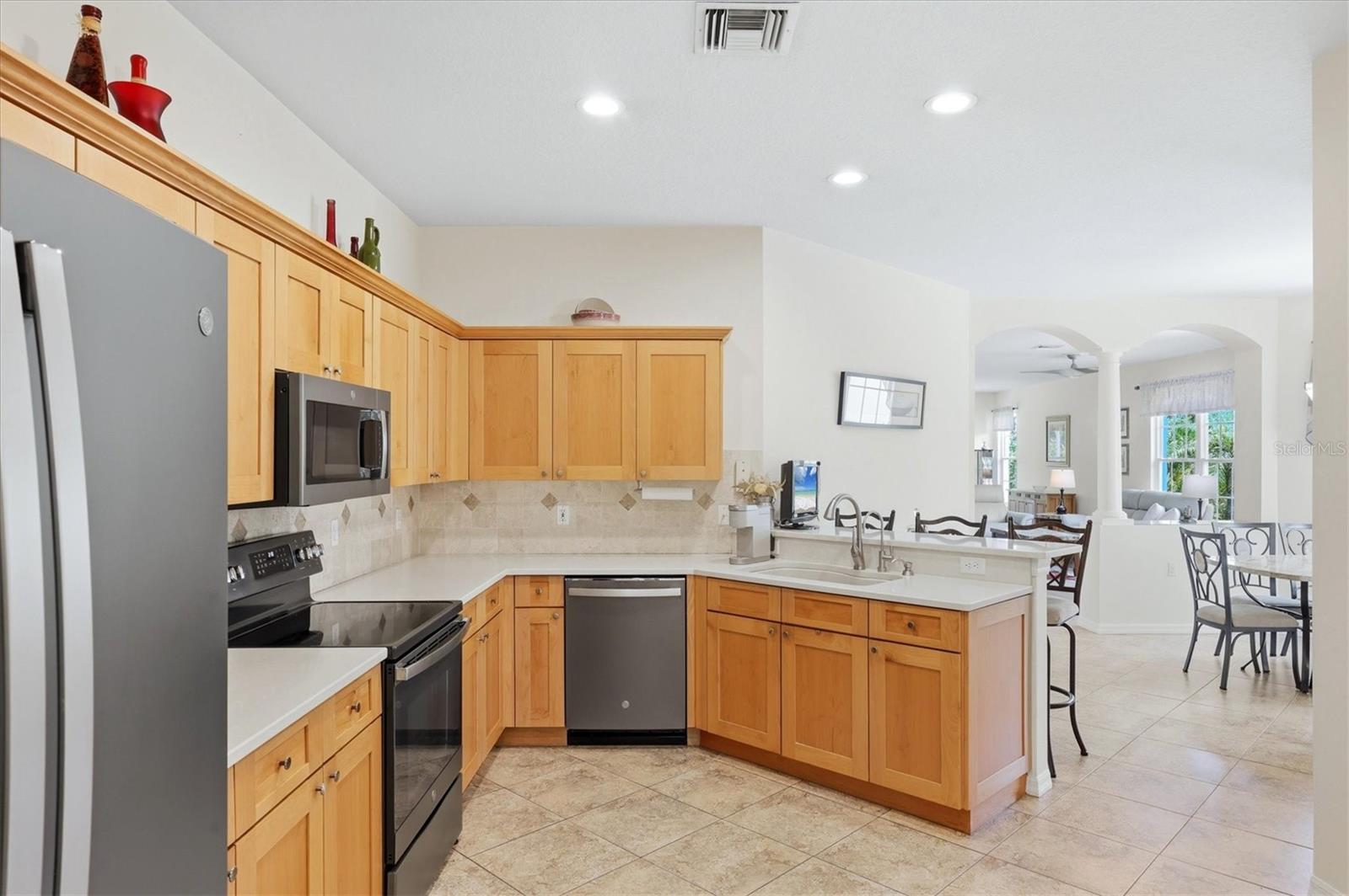 PELICAN POINTE GOLF & COUNTRY CLUB - Residential
