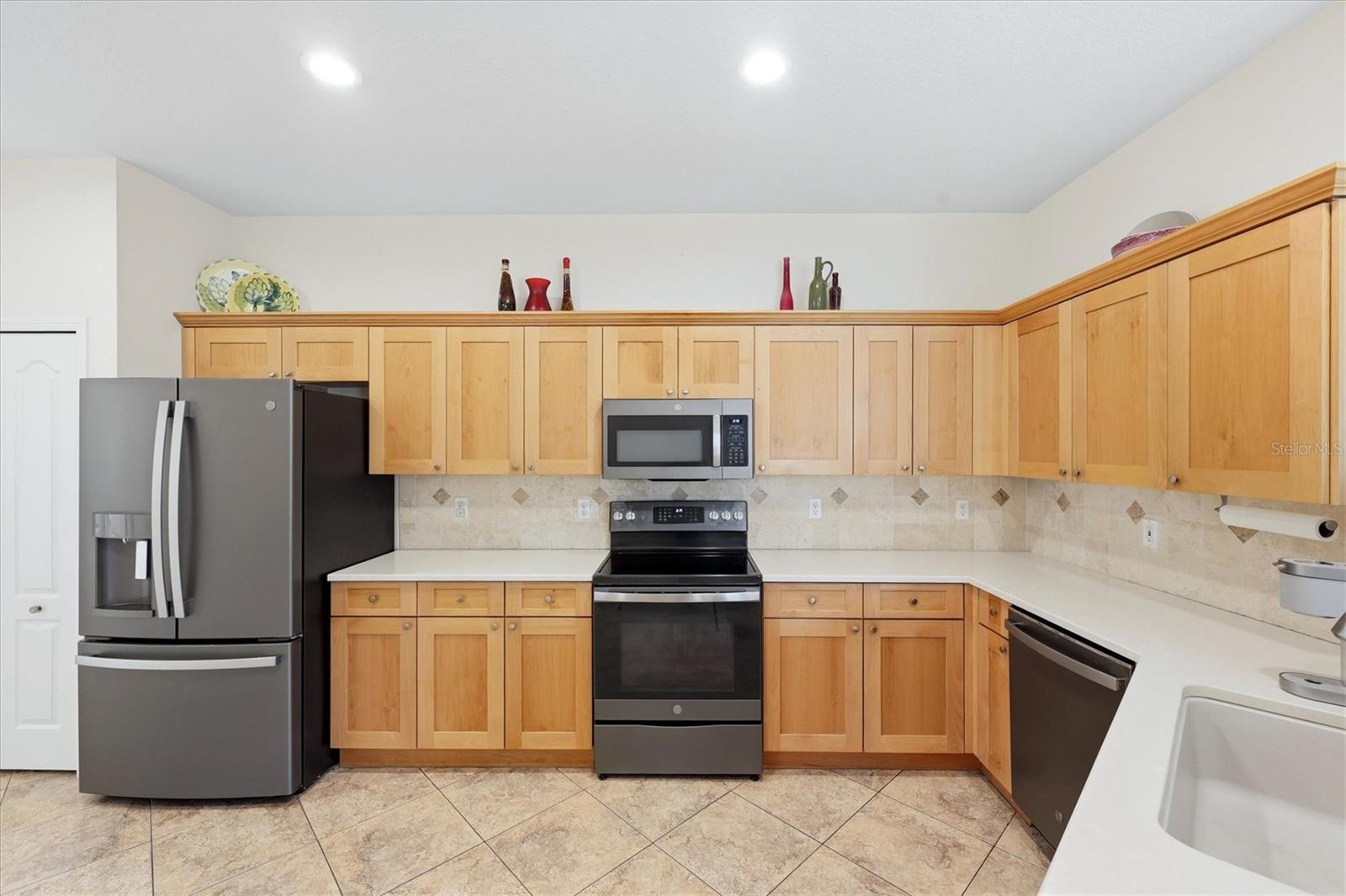 PELICAN POINTE GOLF & COUNTRY CLUB - Residential