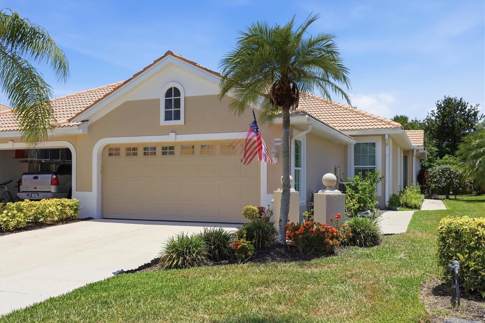 PELICAN POINTE GOLF & COUNTRY CLUB - Residential