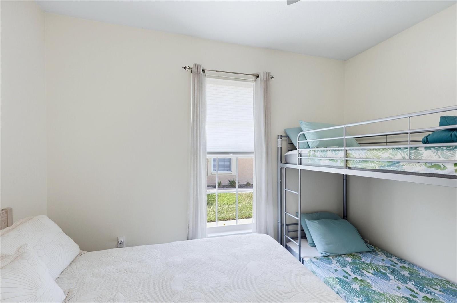 PELICAN POINTE GOLF & COUNTRY CLUB - Residential