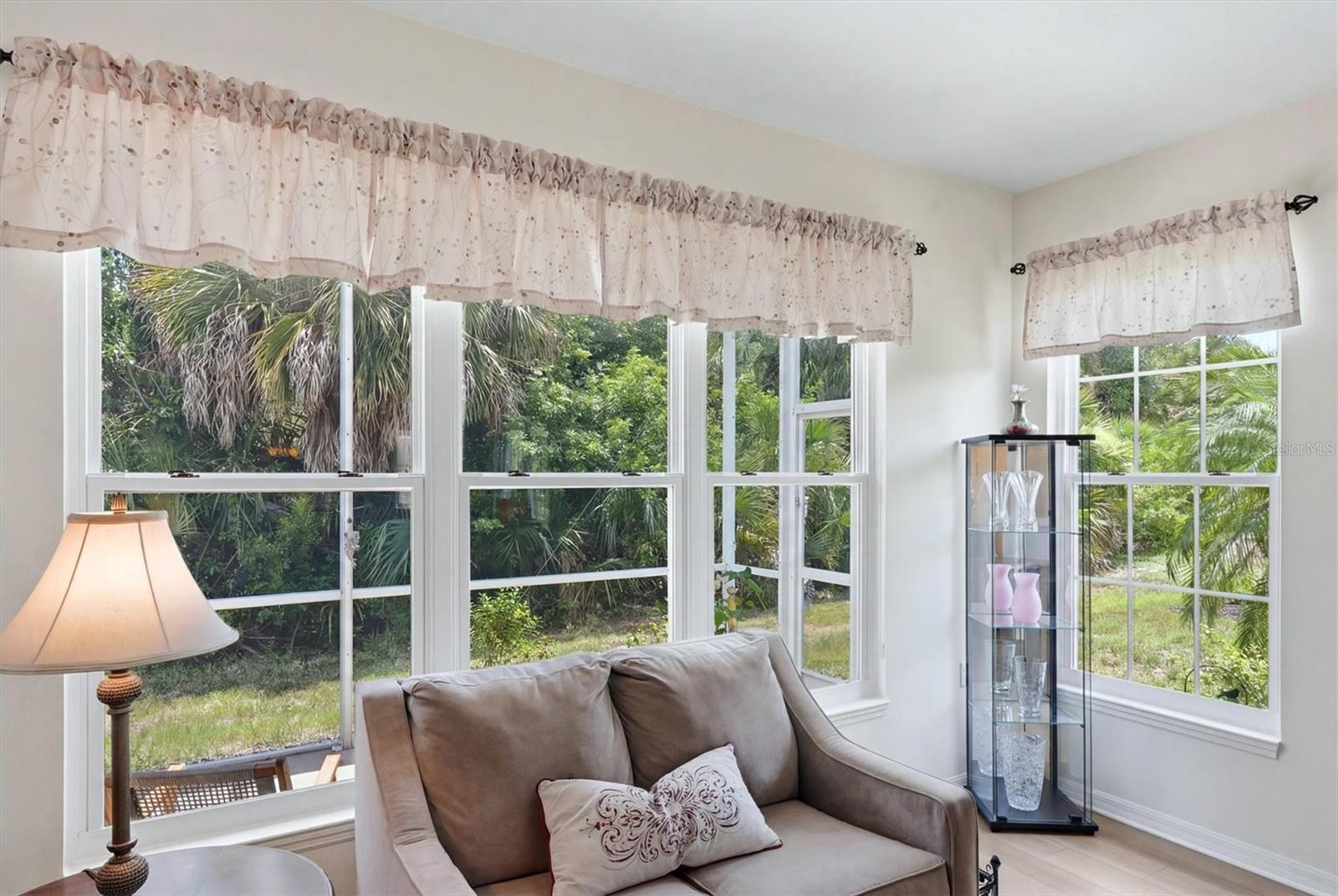 PELICAN POINTE GOLF & COUNTRY CLUB - Residential
