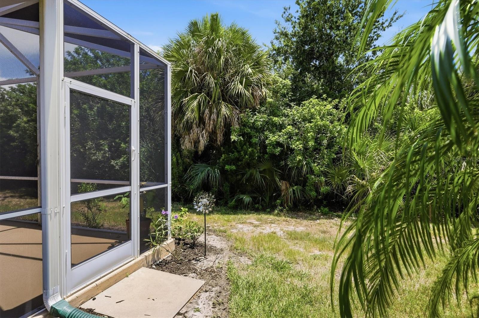PELICAN POINTE GOLF & COUNTRY CLUB - Residential