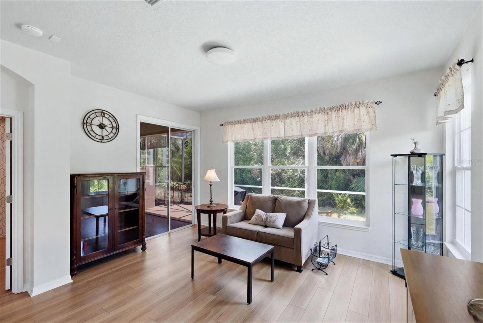 PELICAN POINTE GOLF & COUNTRY CLUB - Residential