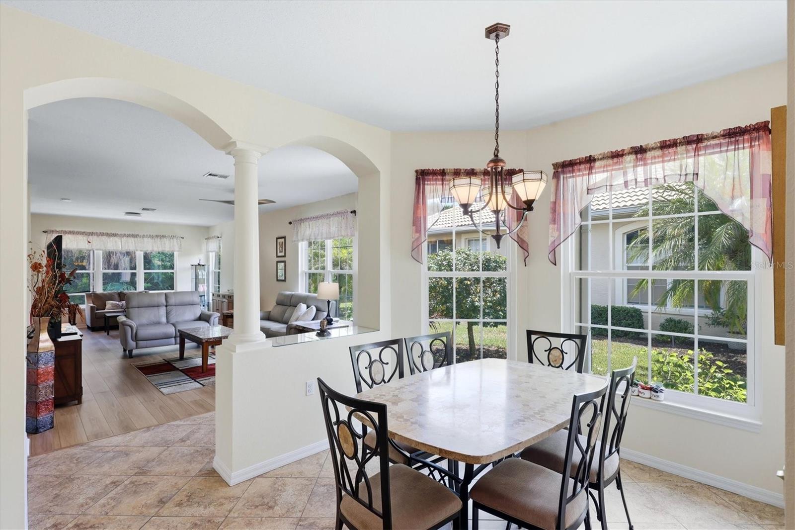 PELICAN POINTE GOLF & COUNTRY CLUB - Residential