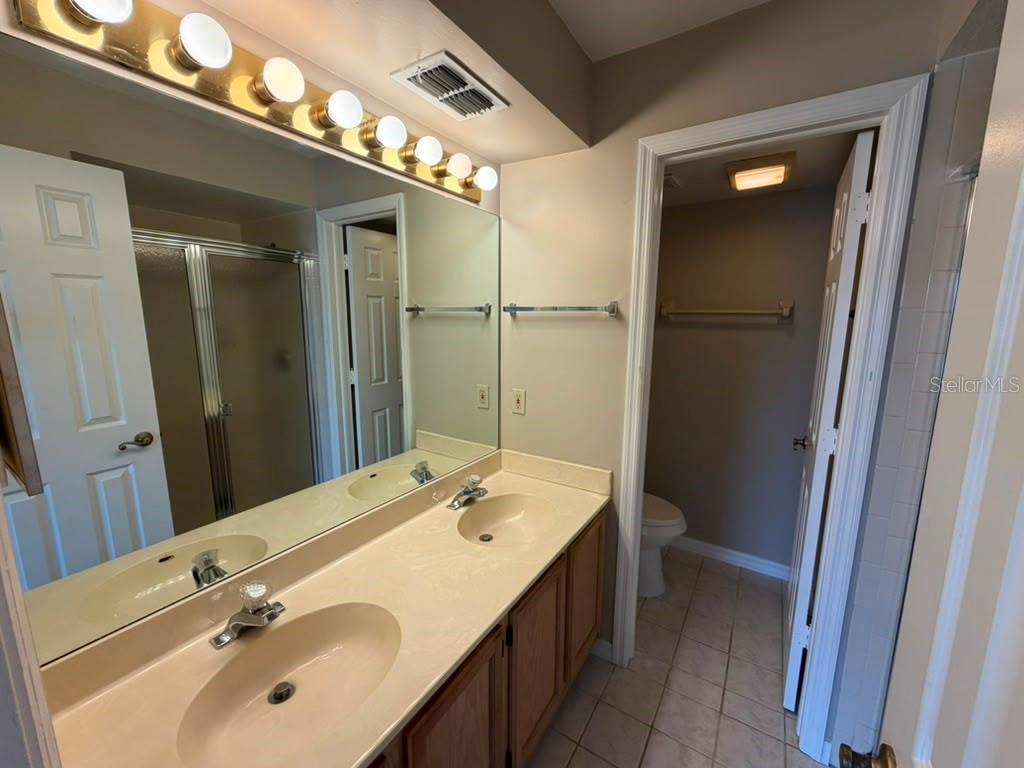 TOWNES OF SOUTHGATE CONDO PH A - Residential Lease