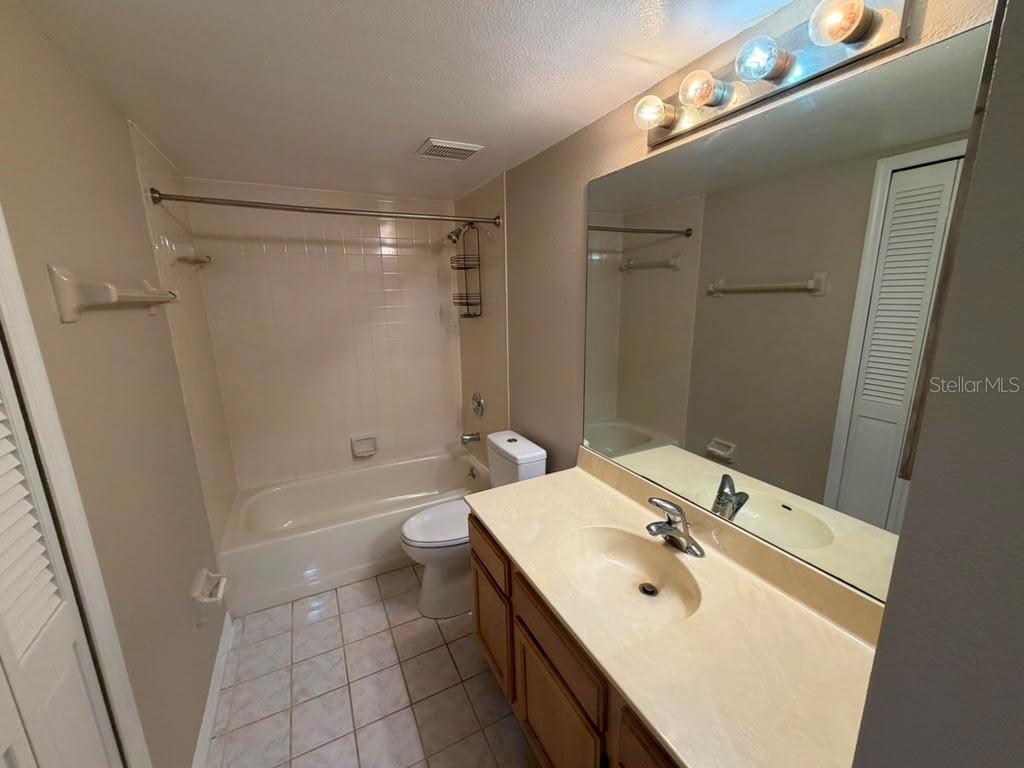 TOWNES OF SOUTHGATE CONDO PH A - Residential Lease