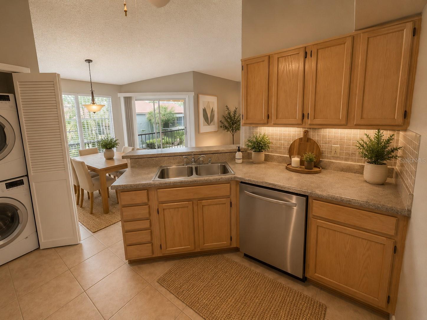 TOWNES OF SOUTHGATE CONDO PH A - Residential Lease