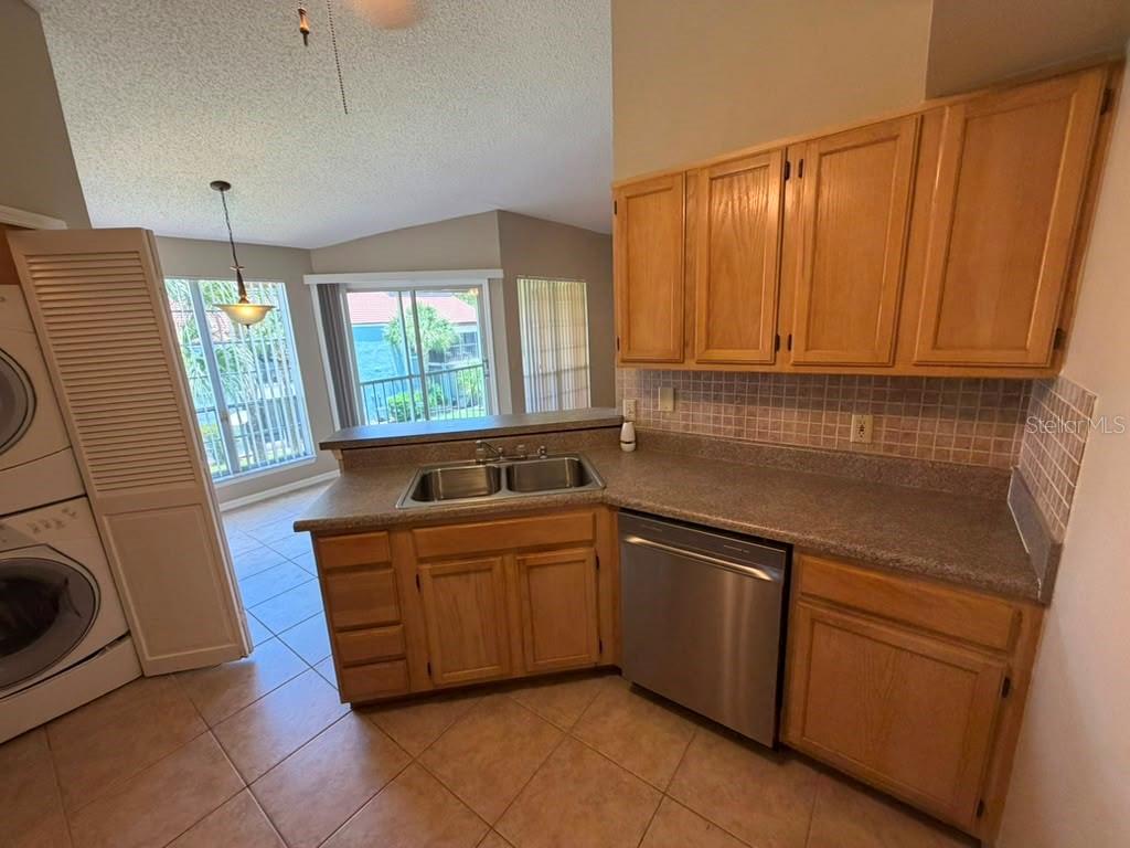 TOWNES OF SOUTHGATE CONDO PH A - Residential Lease