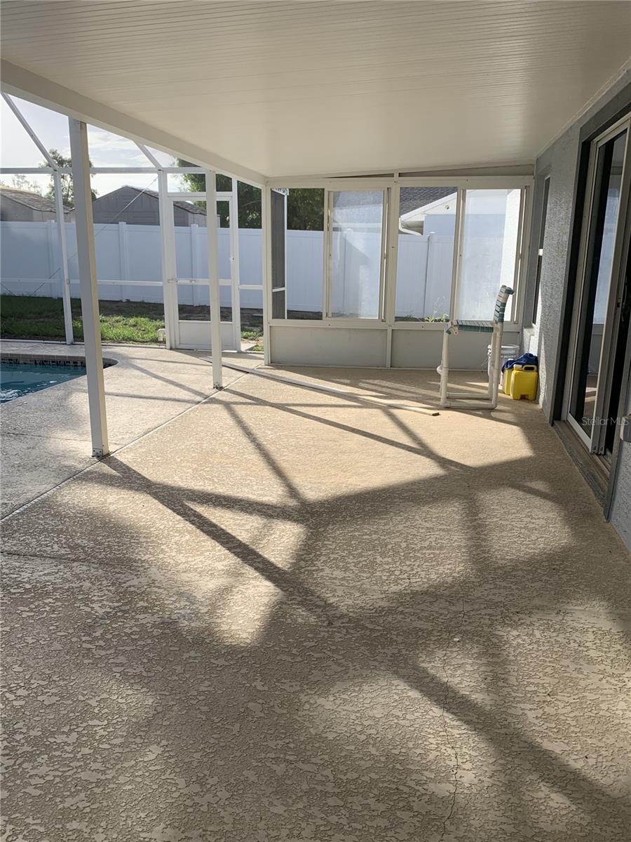 SPRING HILL UNIT 16 BLK 1008 LOT 2 - Residential