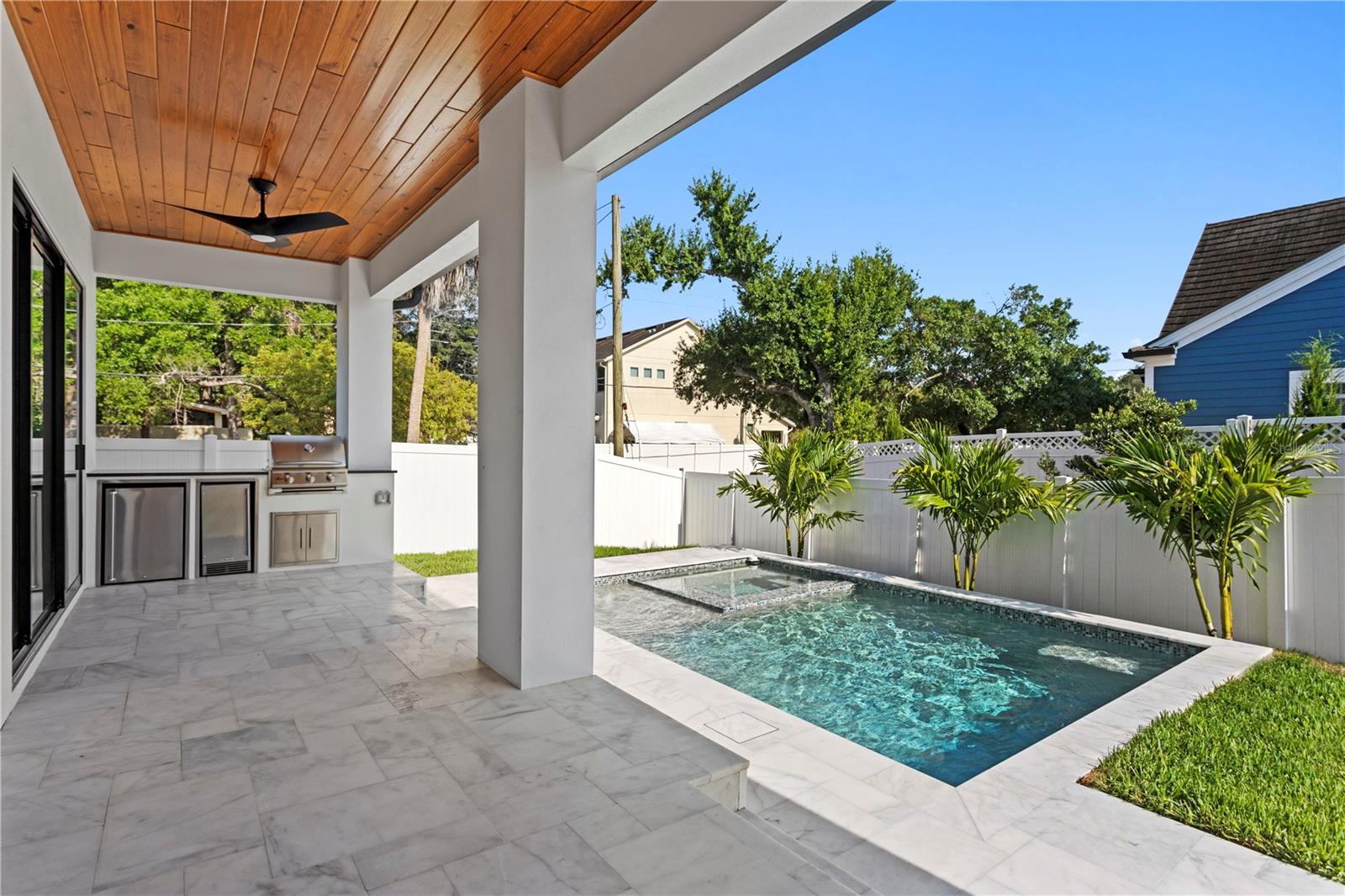 MAC FARLANE PARK - Residential Lease