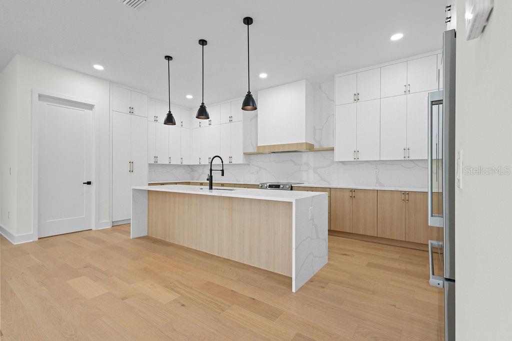 MAC FARLANE PARK - Residential Lease