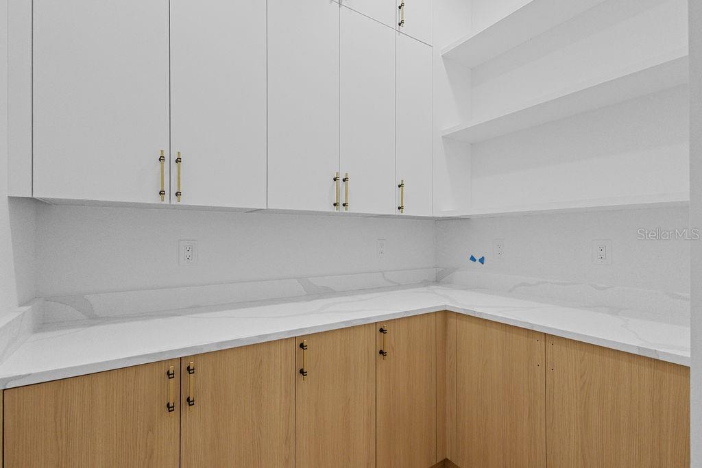 MAC FARLANE PARK - Residential Lease