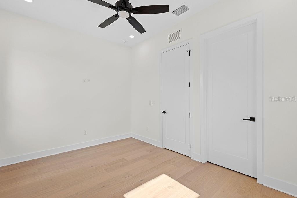 MAC FARLANE PARK - Residential Lease