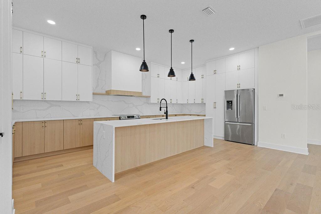 MAC FARLANE PARK - Residential Lease