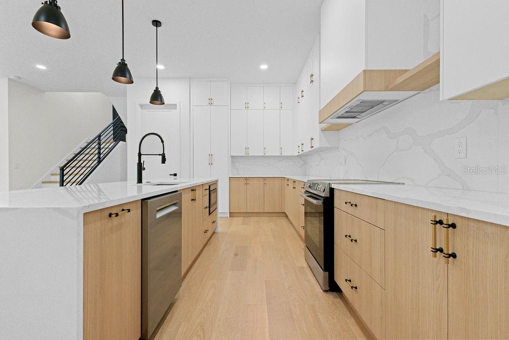 MAC FARLANE PARK - Residential Lease
