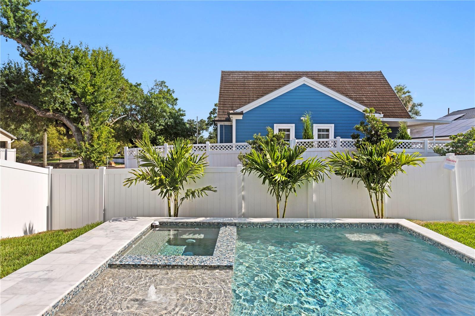 MAC FARLANE PARK - Residential Lease