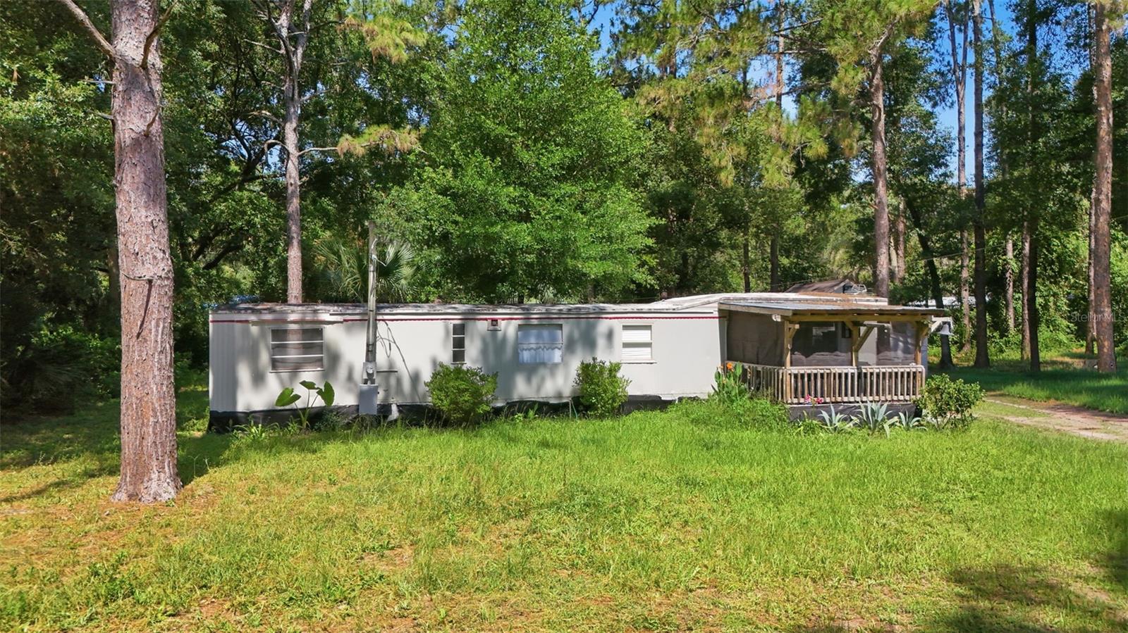 PAISLEY PARK - Land