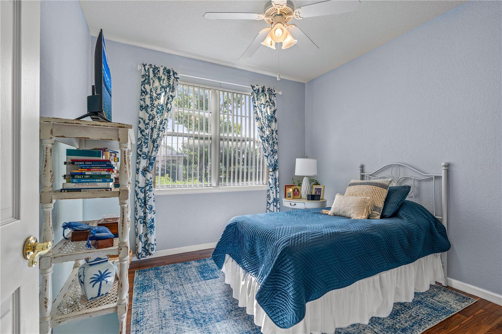WHISPERING WOODS - Residential