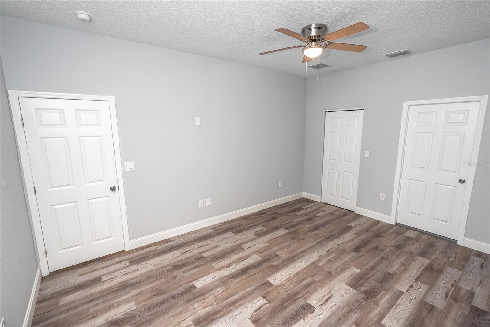 WALK IN WATER LAKE ESTATES PH 03 - Residential