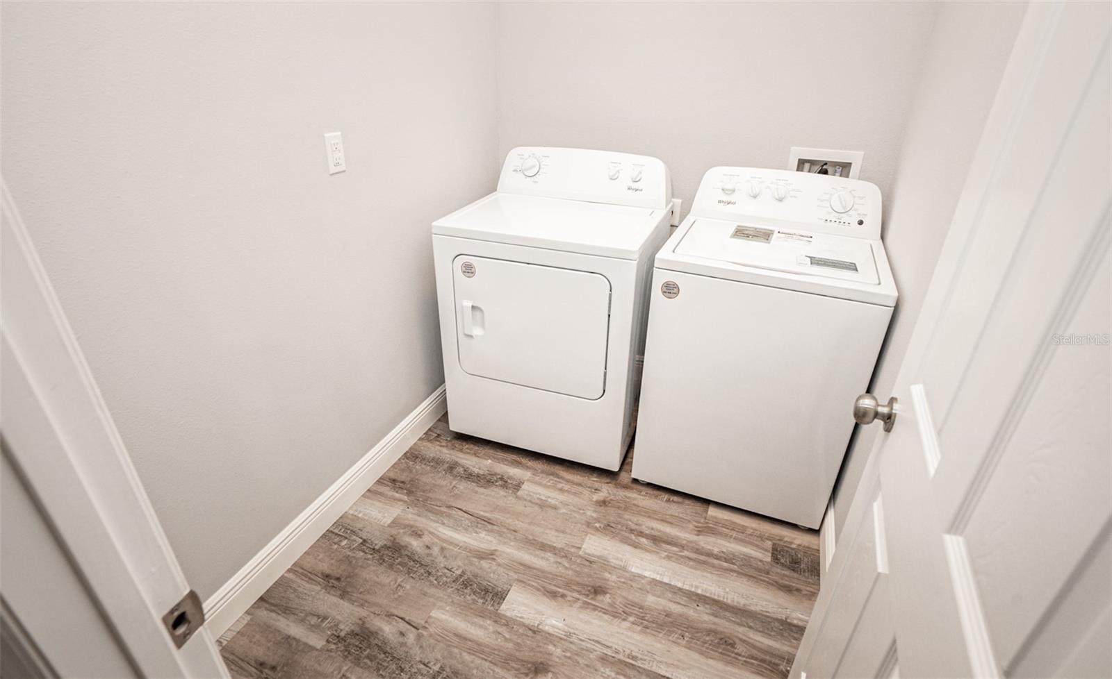 WALK IN WATER LAKE ESTATES PH 03 - Residential
