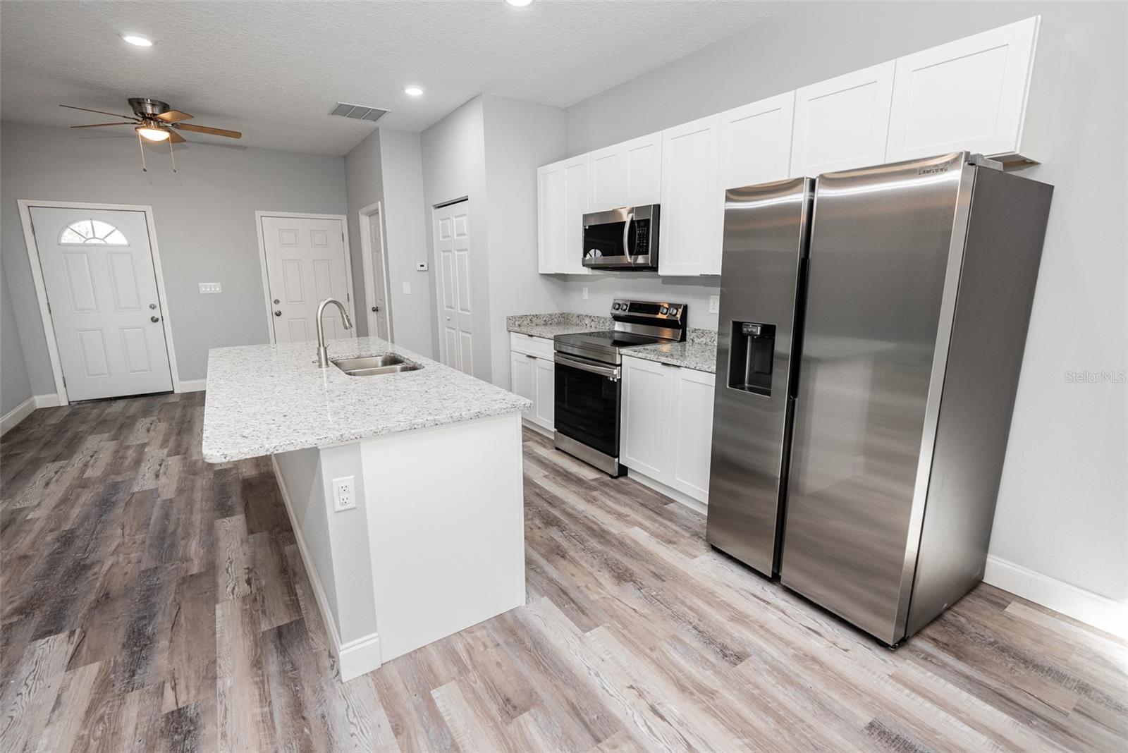 WALK IN WATER LAKE ESTATES PH 03 - Residential