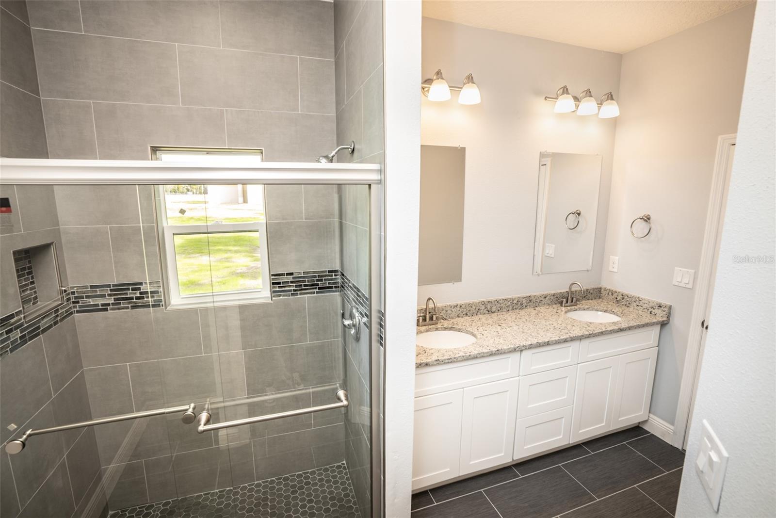 WALK IN WATER LAKE ESTATES PH 03 - Residential
