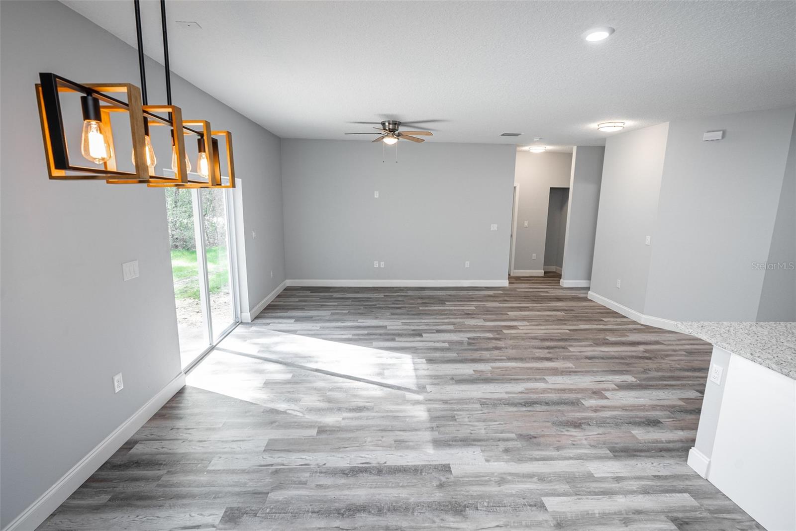 WALK IN WATER LAKE ESTATES PH 03 - Residential