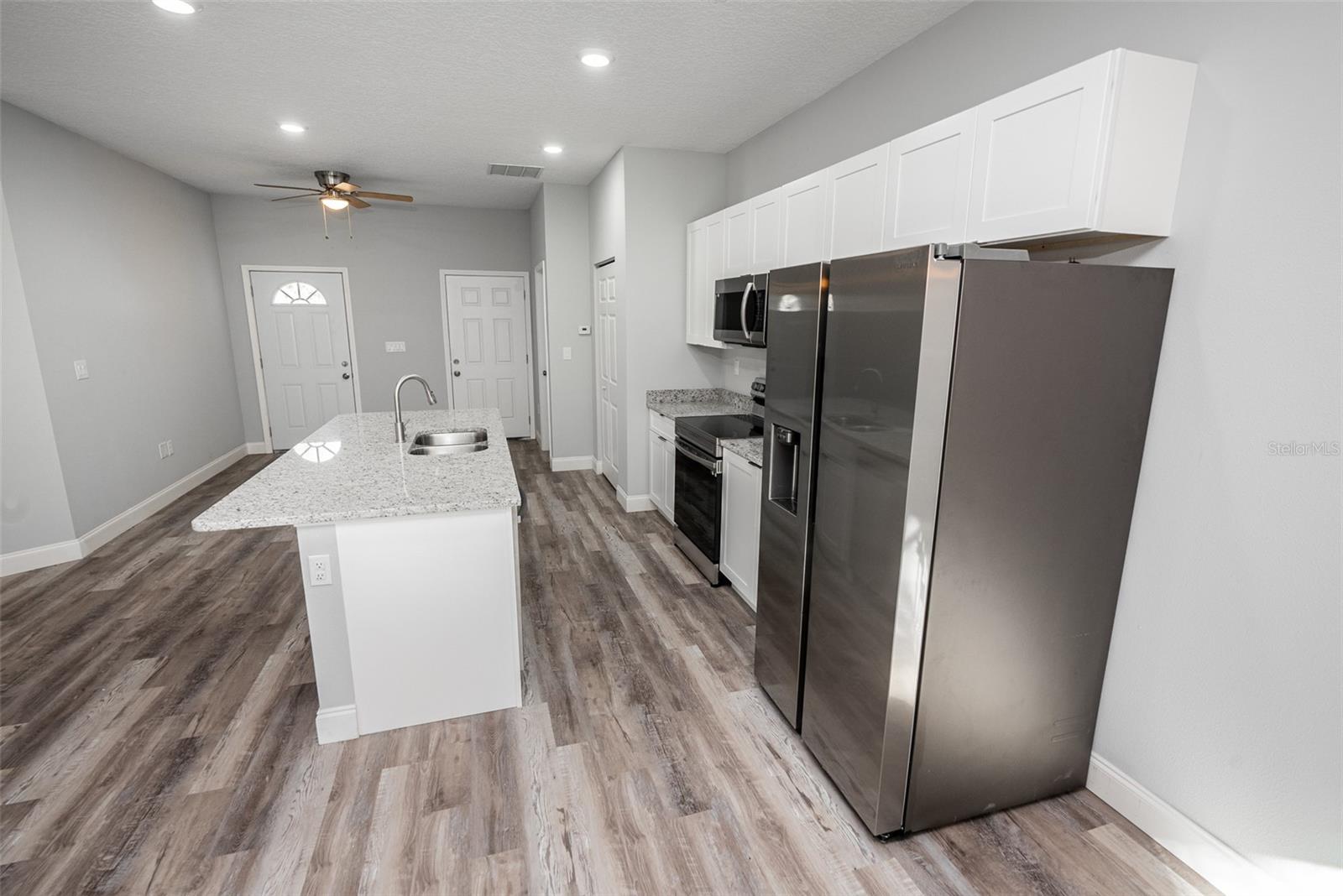 WALK IN WATER LAKE ESTATES PH 03 - Residential