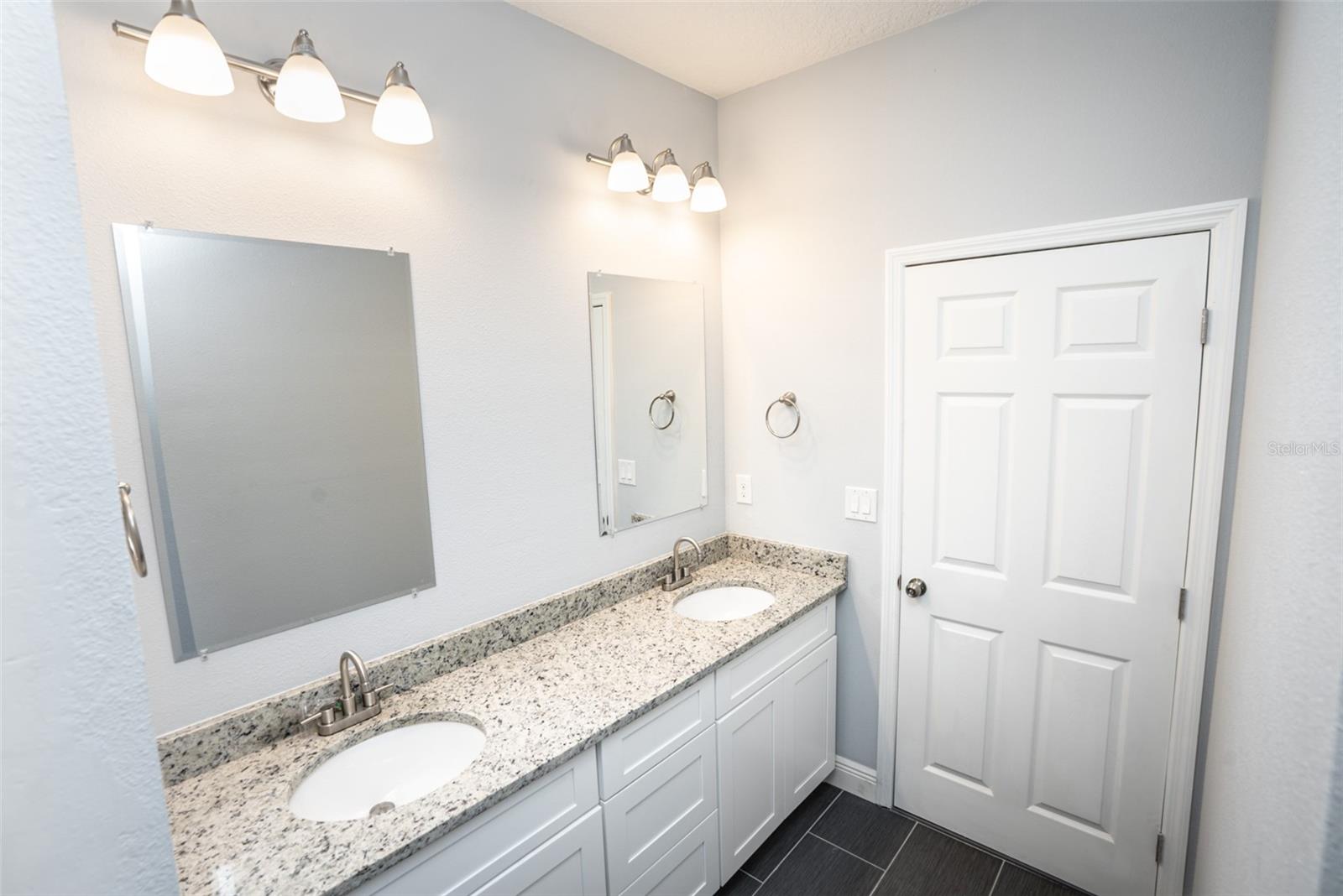 WALK IN WATER LAKE ESTATES PH 03 - Residential