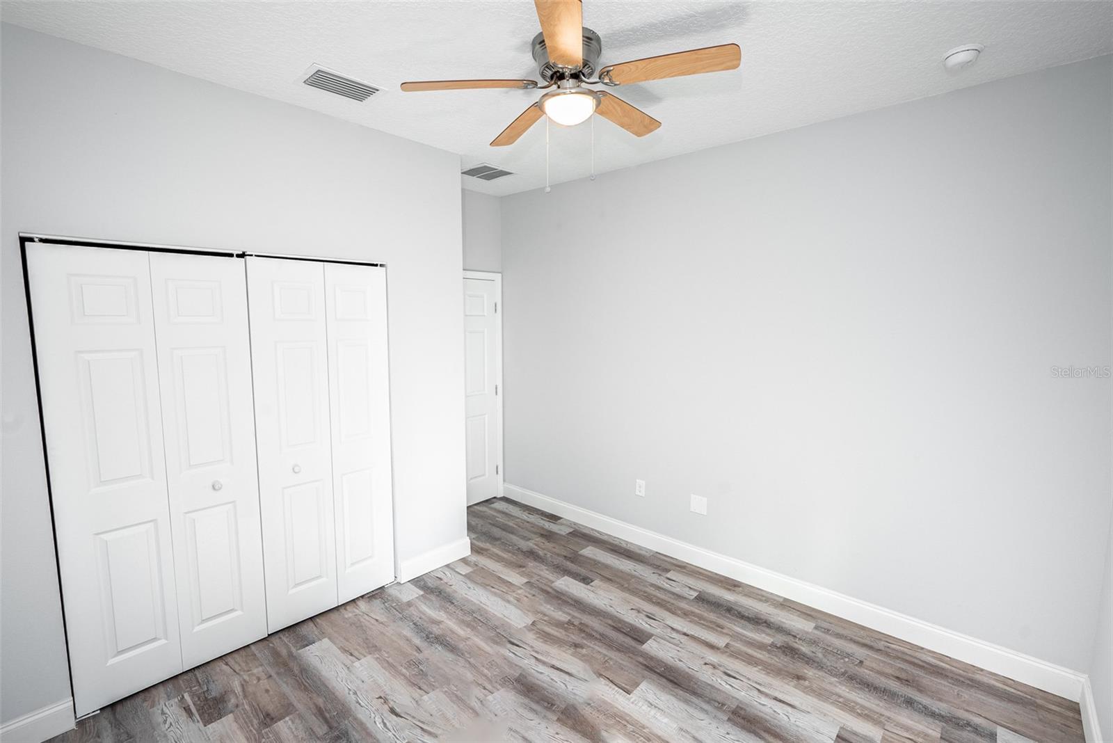 WALK IN WATER LAKE ESTATES PH 03 - Residential