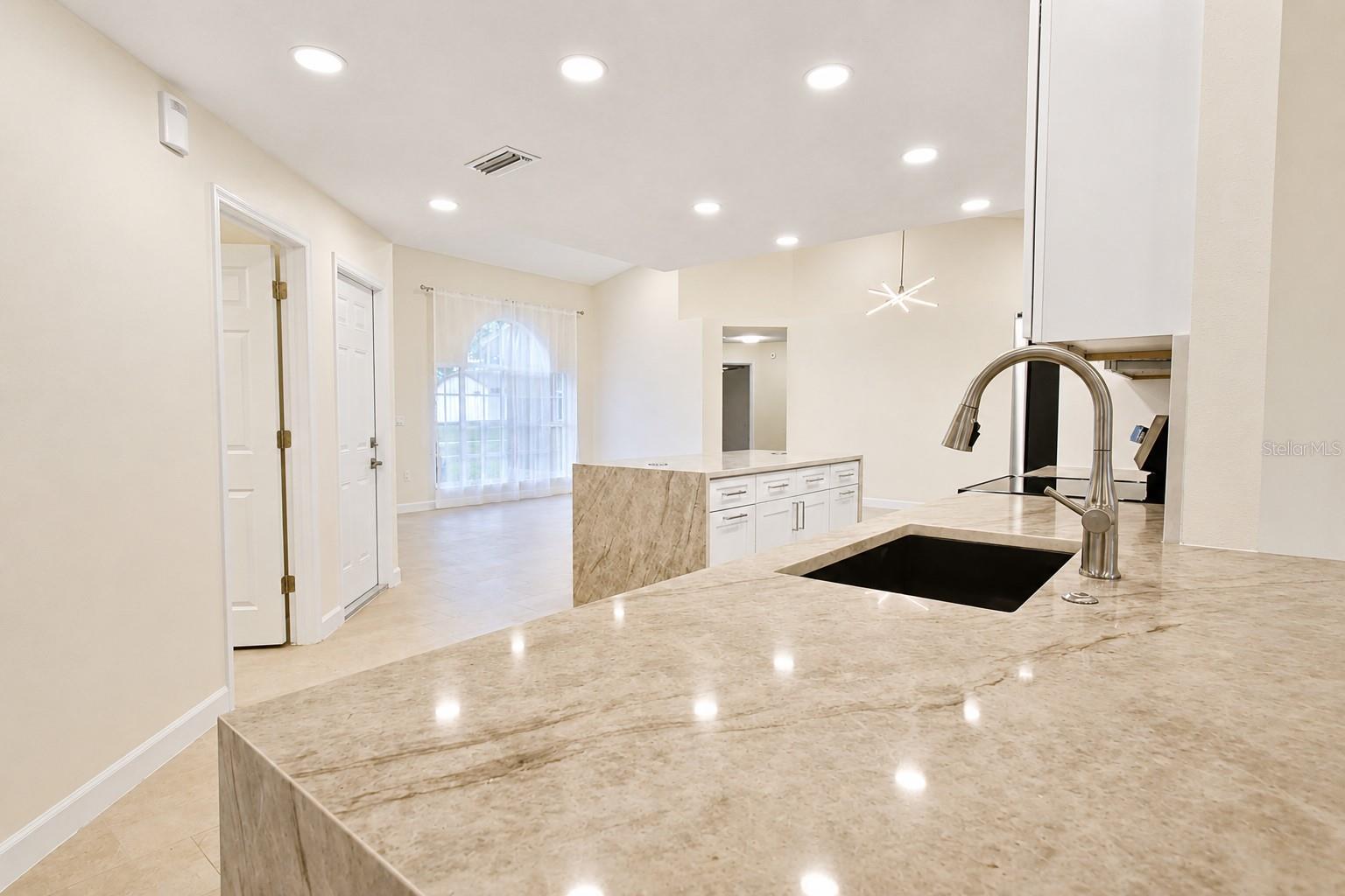 TWIN LAKE - Residential Lease