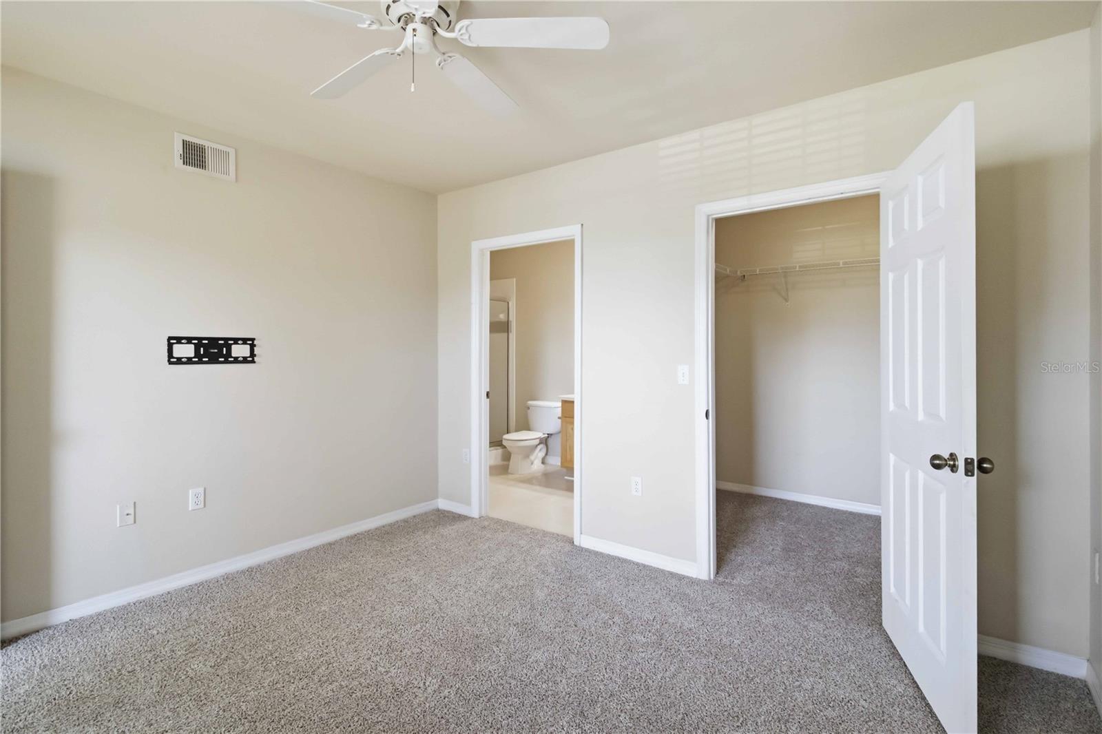VILLAGIO - Residential Lease