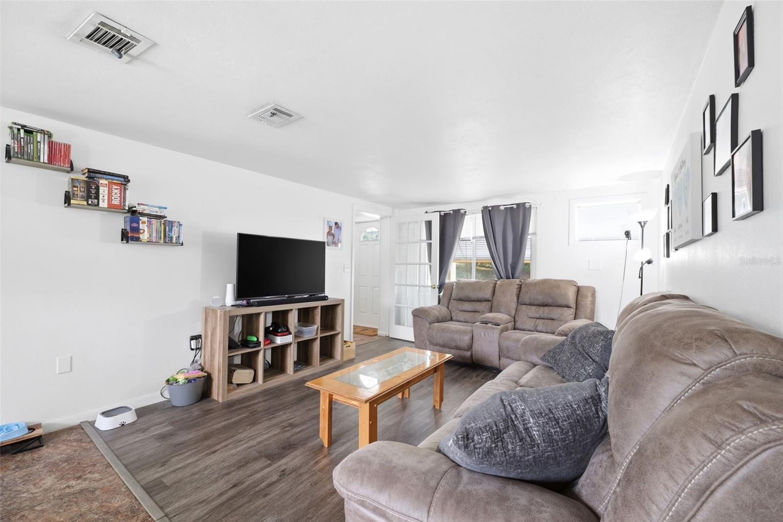 BEVERLY HILLS UNIT 03 - Residential