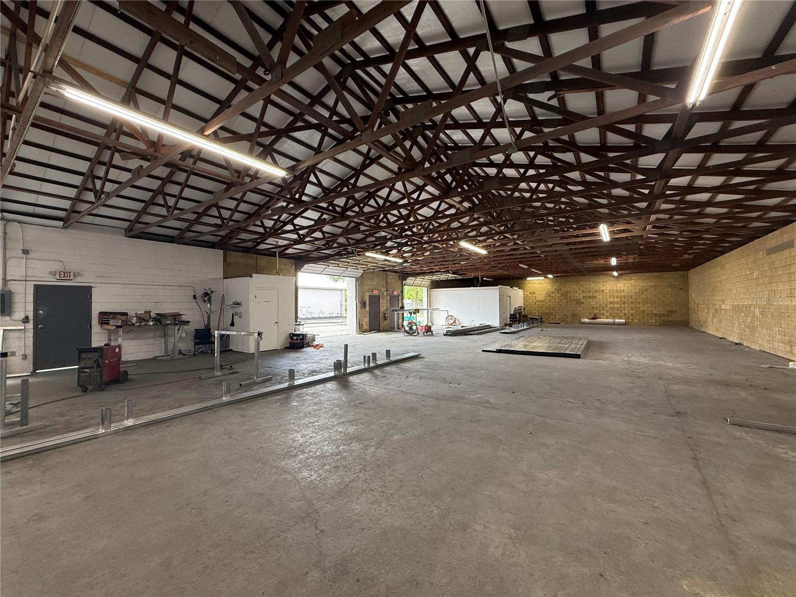 14TH STREET INDUST PARK - Commercial Lease