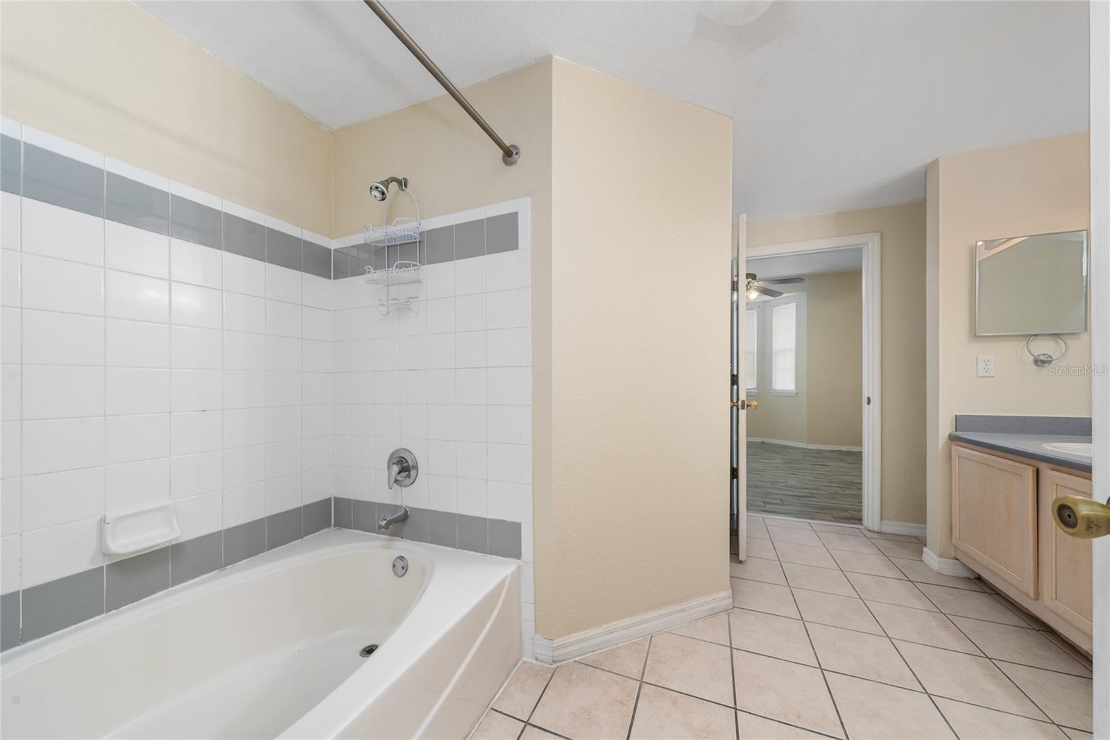 HAMPTONS/METROWEST - Residential