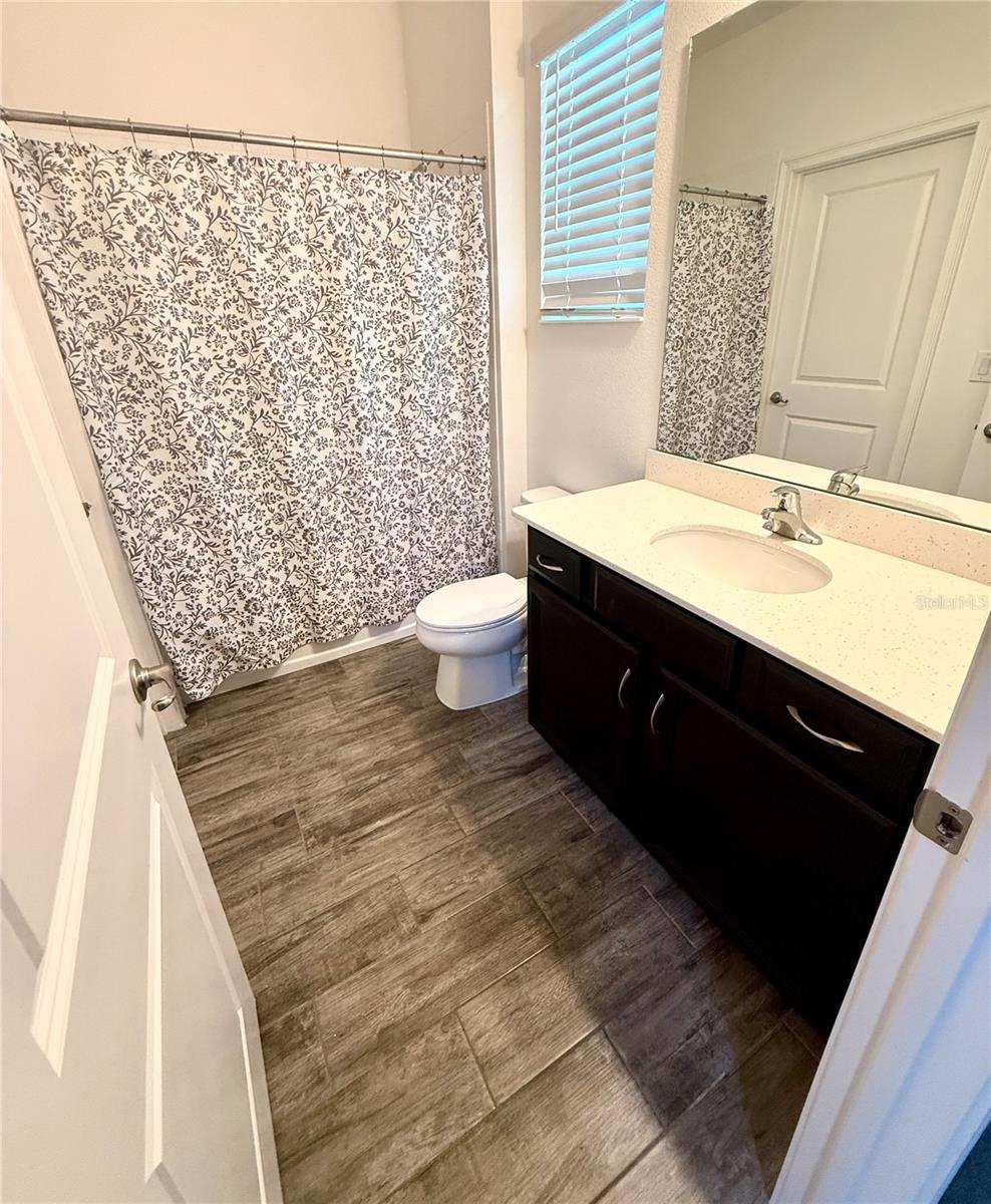 GOLDEN RDG - Residential Lease