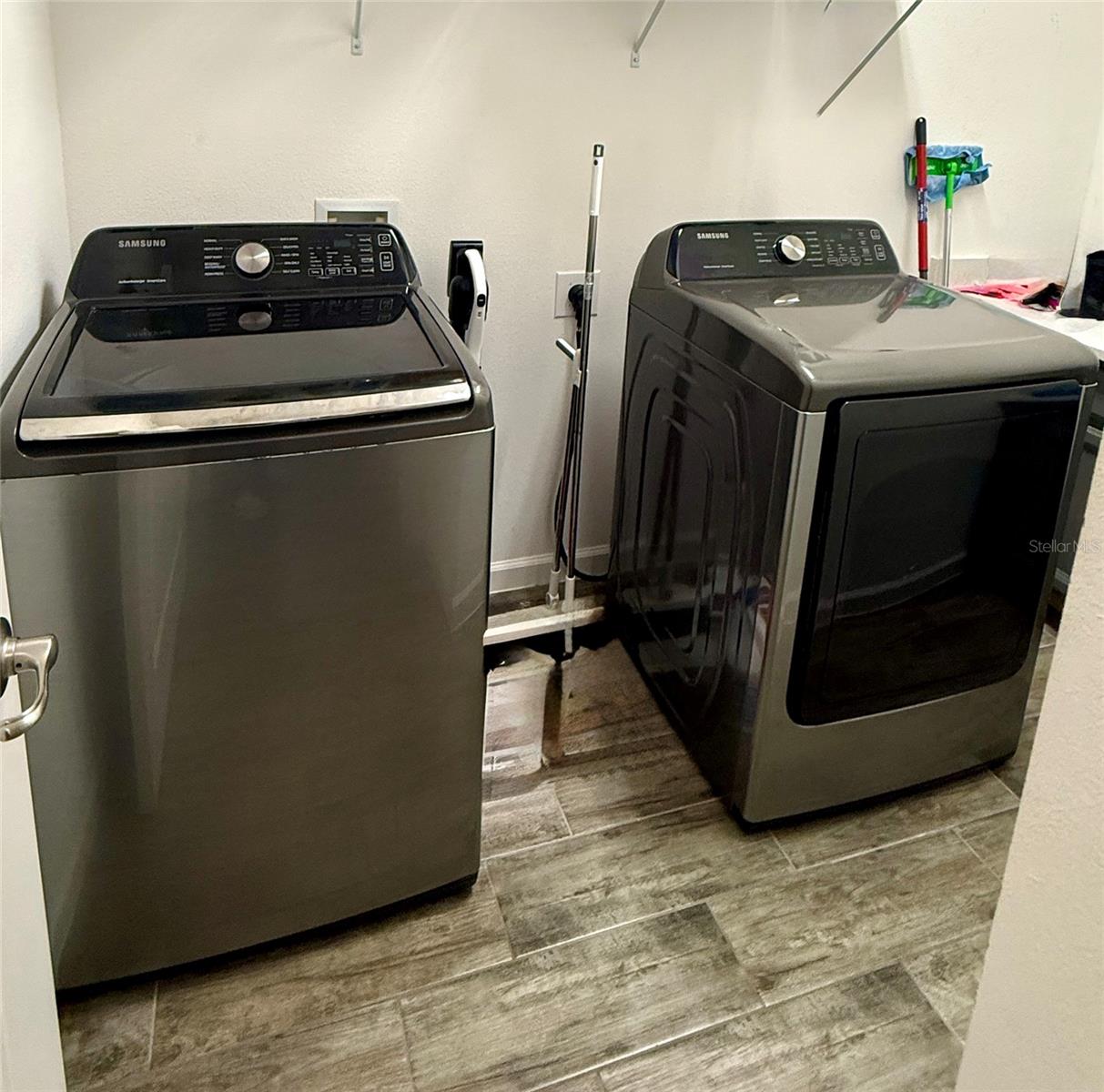 GOLDEN RDG - Residential Lease