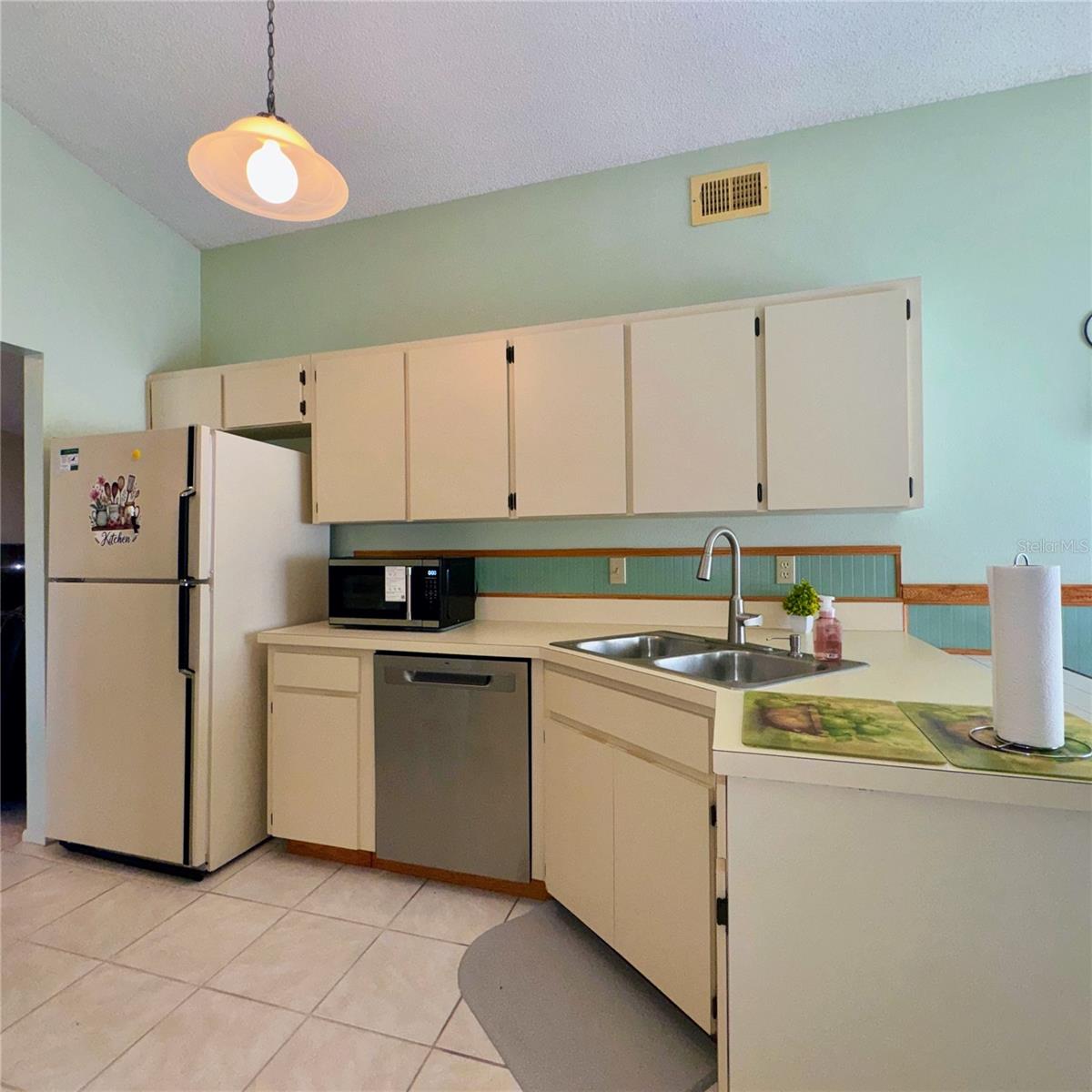 LAKEVIEW VILLAGE SEC C UNI - Residential