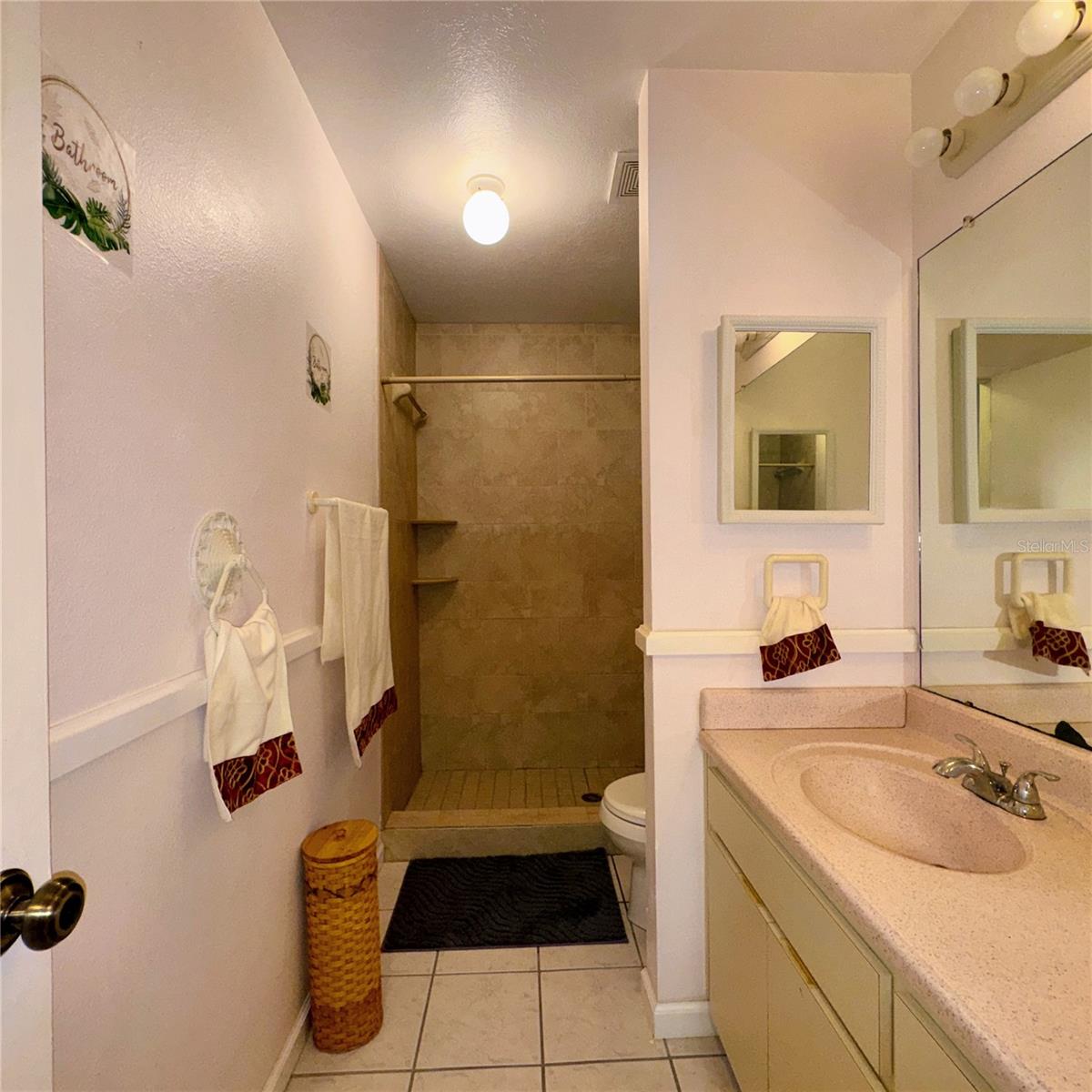 LAKEVIEW VILLAGE SEC C UNI - Residential