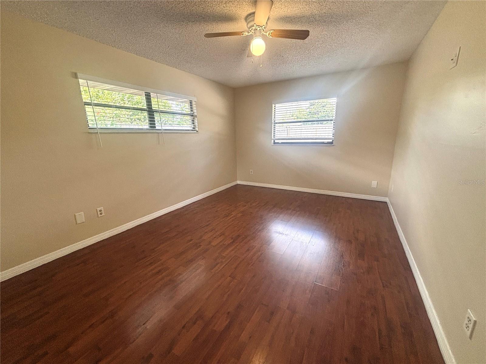 BROOKHOLLOW - Residential Lease