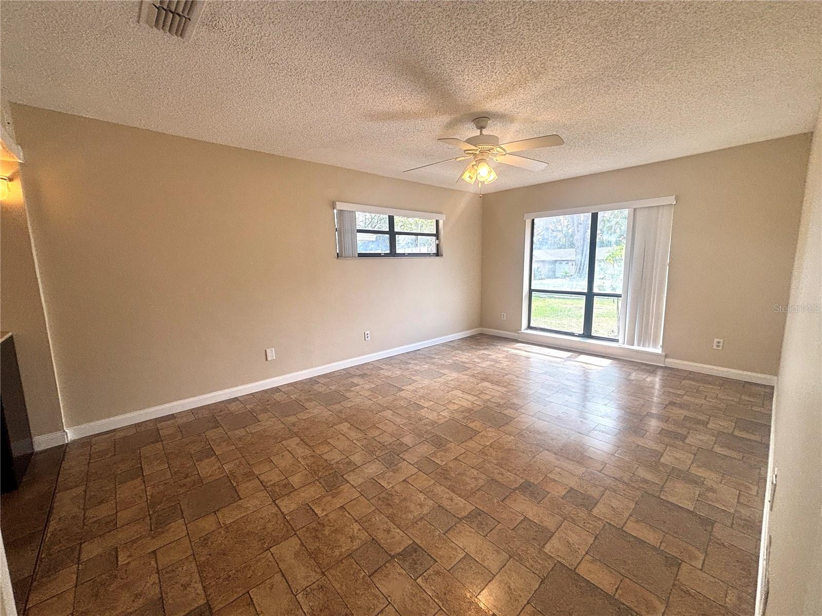 BROOKHOLLOW - Residential Lease