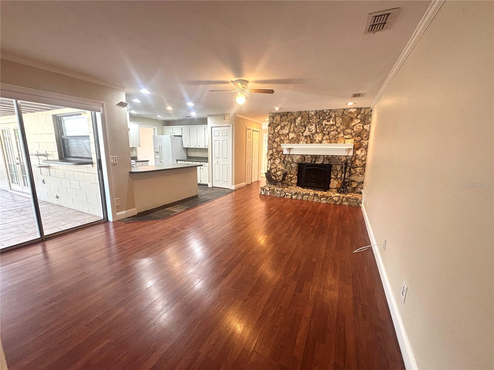 BROOKHOLLOW - Residential Lease