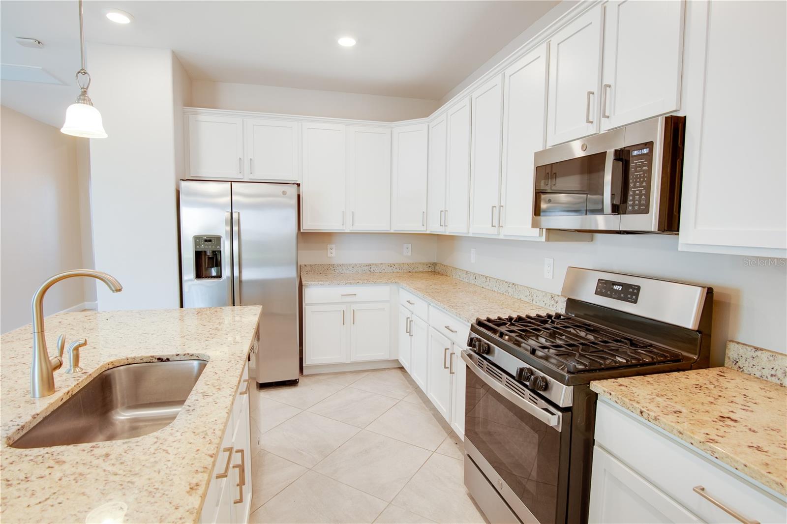 LORRAINE LAKES PH I - Residential Lease