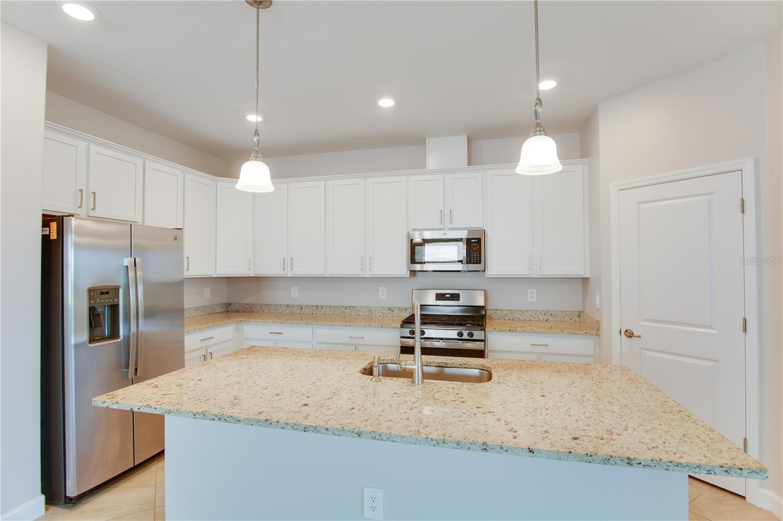 LORRAINE LAKES PH I - Residential Lease