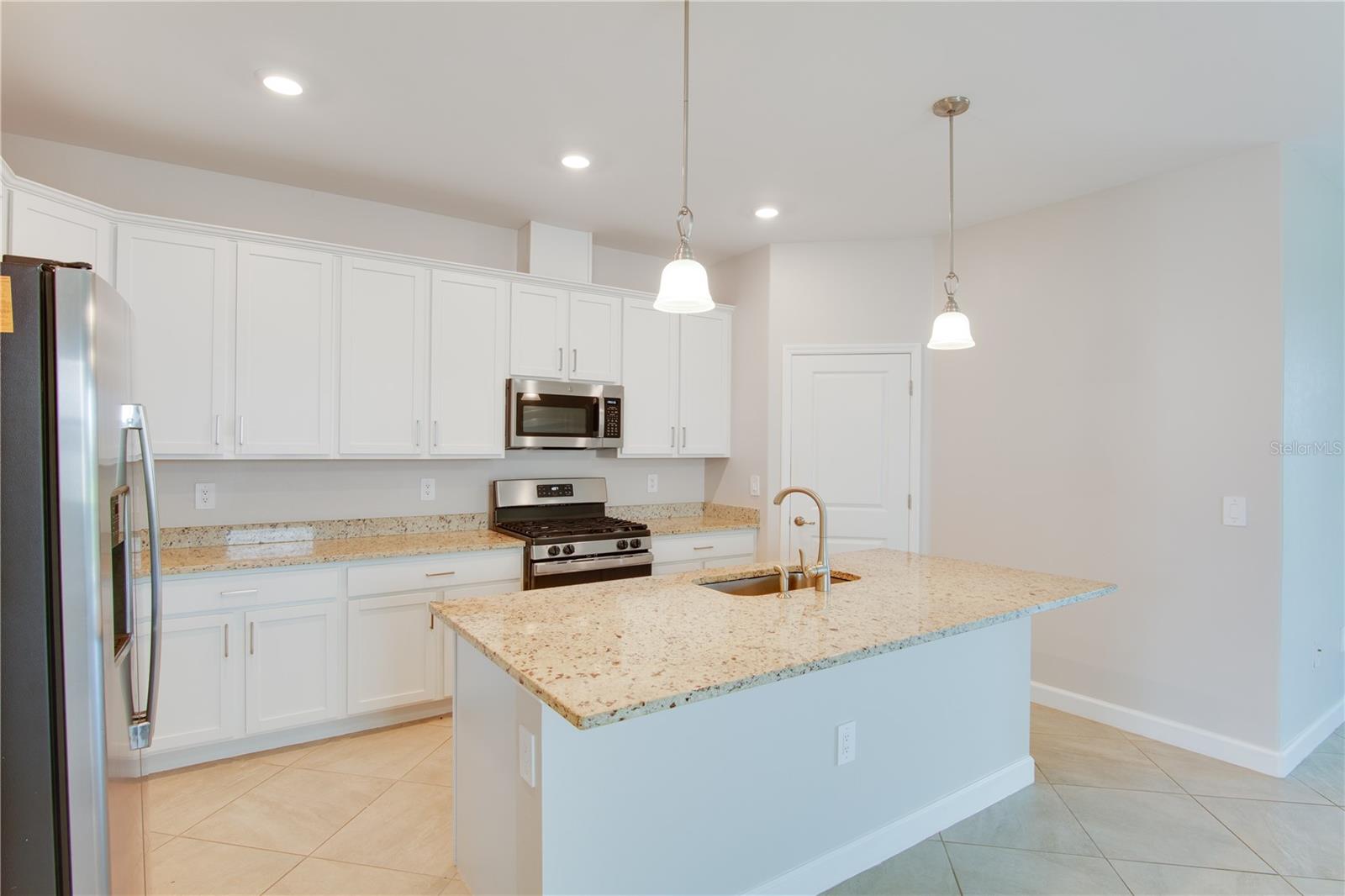 LORRAINE LAKES PH I - Residential Lease