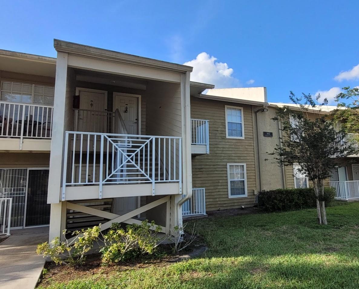 Virtually Staged. Location, location, location... and affordable. Park lake is located in the heart of Brandon. It offers a beautiful view of a 10 acre lake with paths, shade trees and park like setting. Brandon hospital is across the street Town Center mall less than 3 miles. Community pool, fitness room and billiards room all included with your low monthly dues! This home is on the first level so no stairs are required. Includes washer, dryer, range refrigerator, microwave, move in ready. Why rent? Call to set up your appointment today. Priced for quick sale.
