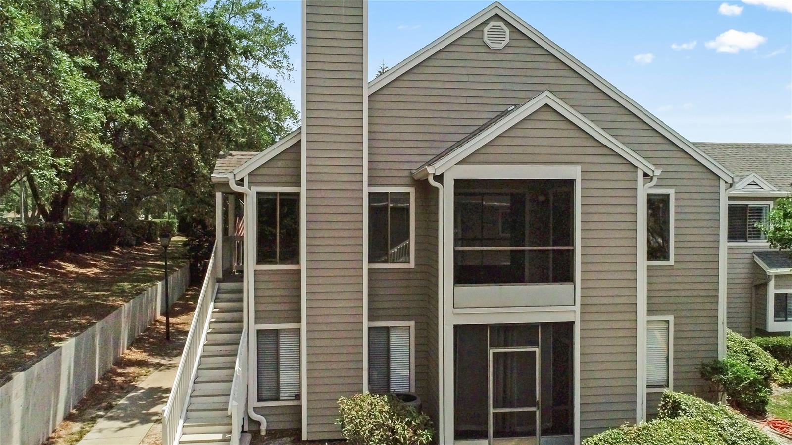 Welcome to this well-maintained 2-bedroom, 2-bathroom corner unit apartment located in a highly desirable community. Enjoy a bright, open layout with plenty of natural light. Conveniently situated near major highways, shopping centers, and popular malls, with top-rated Seminole County public schools just minutes away.
Don't miss this opportunity schedule your showing today!